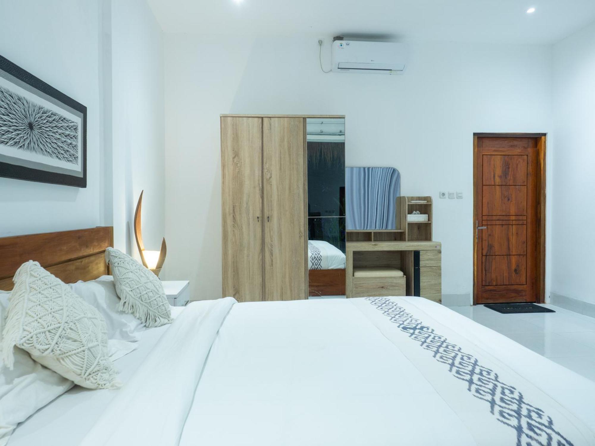 Turtle House Lombok Hotel Kuta  Exterior photo